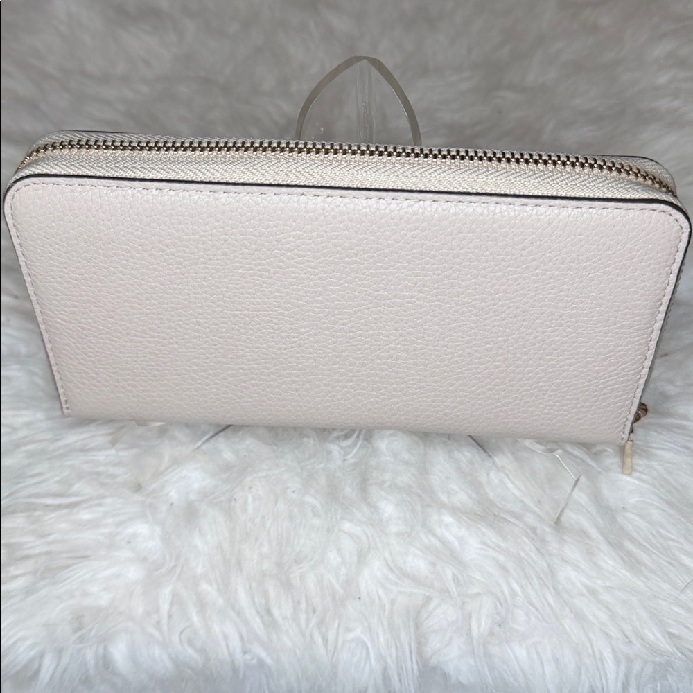 Kate Spade NWOT soft pebble leather, full zip wallet lots of storage beautiful - Picture 2 of 7